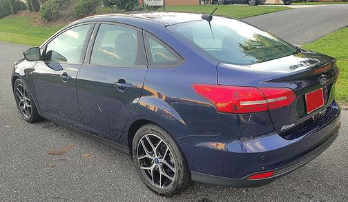 Photo 3 of 8 of 2017 Ford Focus SEL